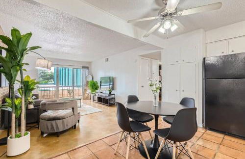 Your 2B Getaway - Walk Dtwn - Sleeps 6 - Pool and Prkg - Foto 4