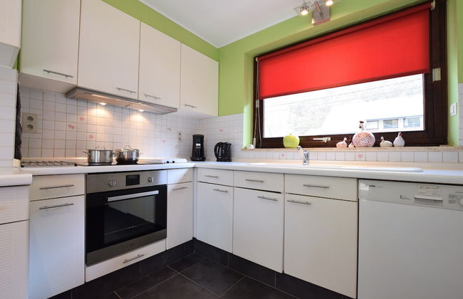 Cozy Family Holiday Home - Photo 12