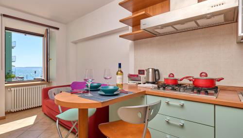 Al Porticciolo Apartment by Gardenjoy - Foto 5, stove