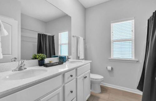 Charming 4BR Ranch-Style Home - Corner Lot home - Foto 25