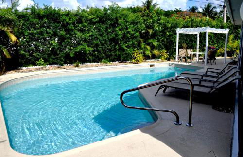 Bike to the beach, walk to restaurants, heated pool, secluded - Foto 15