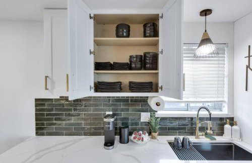 4BD Near DT | Hot Tub, Pingpong & Backyard Fun - Foto 23