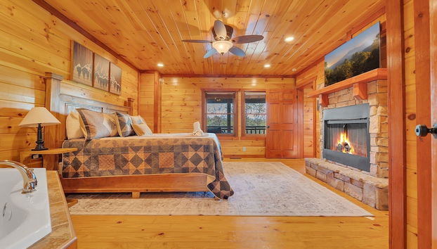 Ryder's View - Spacious 1 bedroom with GameRoom and Mountain Views! 1 Cabin by RedAwning - Foto 3, Habitación