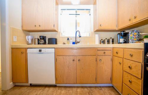 Central 3BR Home Steps from Castro St - Foto 41