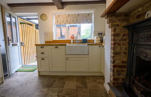 Pear Tree Cottage in the Cotswolds - Photo 49
