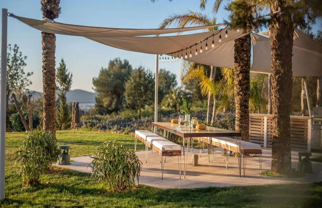 Villa With Multiple Outdoor Terrace - Foto 33