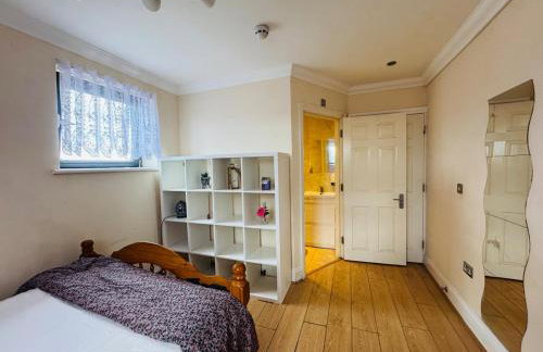 Charming 2 Bedroom Flat with Urban Views - Foto 27