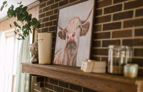 ~ The Cozy Farmhouse ~ | Sleeps 10+ | Farm Views - Foto 13