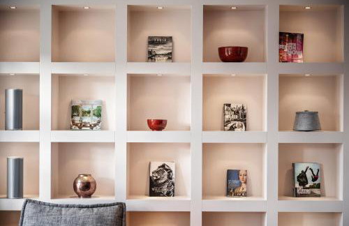 GUT KLETKAMP "Penthouse im Schloss" - Premium-Ferienwohnung mit 5 Schlafzimmern auf 400qm I Kamin I 2 Wohnzimmer I Garten & Terrasse I Wald- und Seeblick I Profi-Küche I 15 Min zur Ostsee I Parkplätze I WLAN - Foto 23