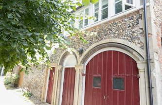 Central Medieval Grid Unique home with Gated parking - Foto 4