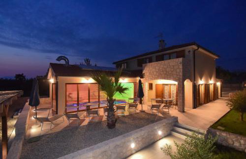 Villa Muskatel KRK -with heated covered pool - Photo 14
