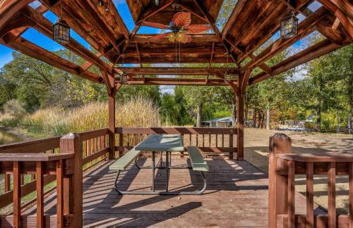 Oak Pond Retreat Stocked pond/pool table/BBQ Grill/EV Charger - Foto 54