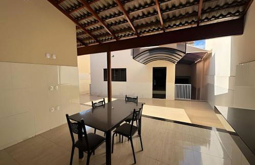 Espaçosa casa próxima ao Centro - Foto 48