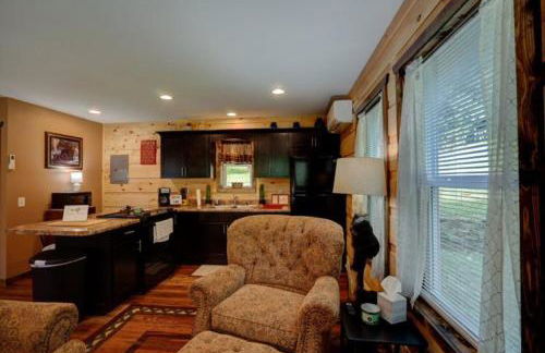 Dragon's Nest Cabin with Mountain Views - Foto 12