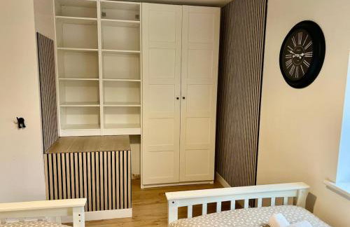 Peaceful modern home with garden and parking - Foto 23