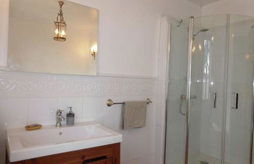 Luxurious Villa in Cazaubon with Swimming Pool - Photo 16