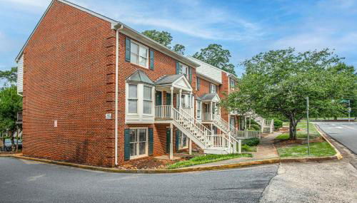 Five Points Dawg Crib On Campus - Foto 5