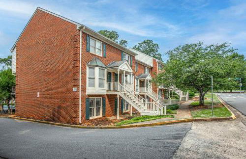 Five Points Dawg Crib On Campus - Photo 6