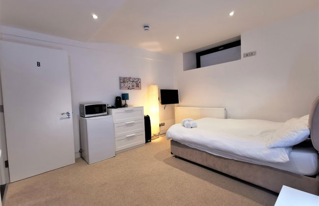 Spacious Double Room with en-suite - 2b - Photo 1