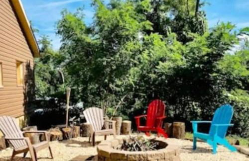 Cheerful Home | Fire Pit | Sleeps 8 - Foto 2