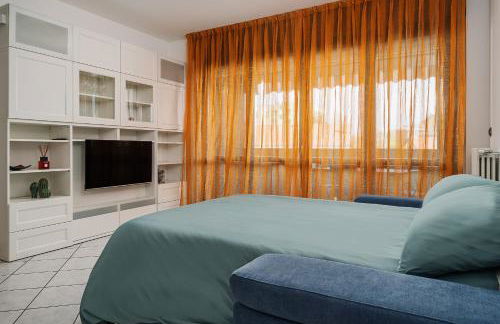 NEW - Parking - 10 min from Fiera MiRHO - sleeps 4 - Foto 1