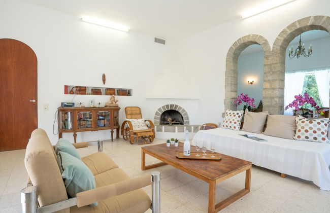 4 bedroom House in Ceyreste with private pool and garden - Photo 9