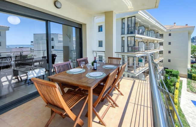 Apartment in Roses Near Sandy Beach - Photo 17