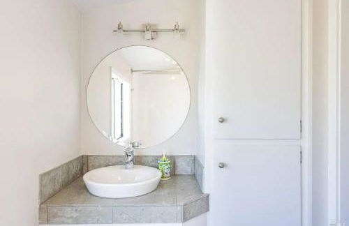 Seaside Elegance Oceanfront Escape with 3 Suites - Foto 24