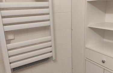 Ossau T2 5 personnes 1 chambre draps serviettes inclus parking moustiquaires tout confort près du ski - Foto 18