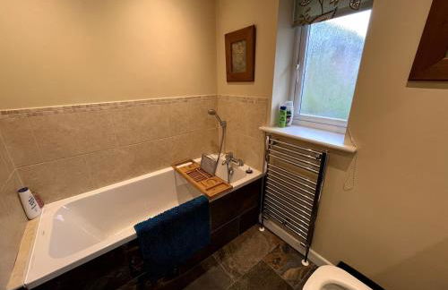 New Forest home - 4-beds and garden - 10 mins from Beach - Photo 15