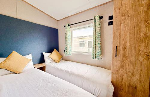 The Retreat - An Luxurious Caravan in Towyn, Wales - Photo 21