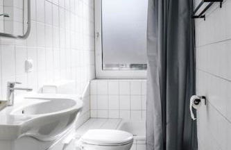 Komplett neu: 2-Zi zentral im Altbau. 24h-Checkin - Foto 12