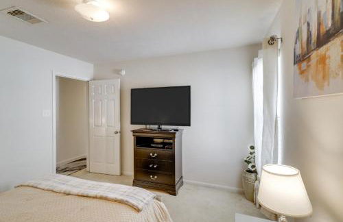 Lake-View Home with Pool Access in Legends Ranch! - Foto 26