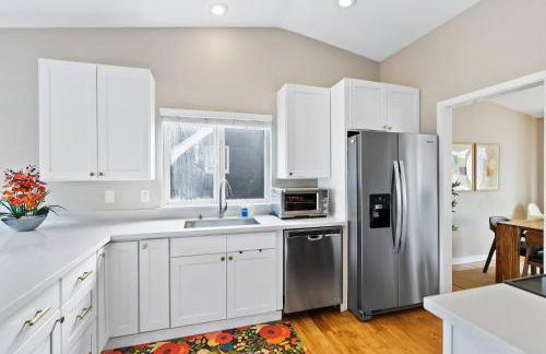 Modern 4BD home in Ballard with A/C, pet-friendly - Foto 1