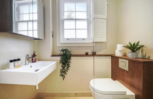 Beautiful and spacious 2 bed, 2 bath apartment bordering Fulham and Chelsea - entire apartment with private entrance - Foto 34