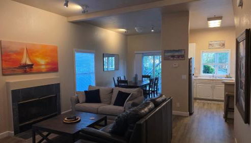 Steps to beach, restaurants, Wharf, Boardwalk, shops, pet friendly, fast Wifi, Lighthouse - Foto 2