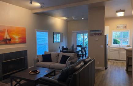 Steps to beach, restaurants, Wharf, Boardwalk, shops, pet friendly, fast Wifi, Lighthouse - Foto 2