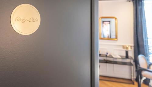 Le Cosy Chic . Proche gare . Centre-ville Mâcon . Neuf . Climatisation . Design . Wifi . - Foto 3