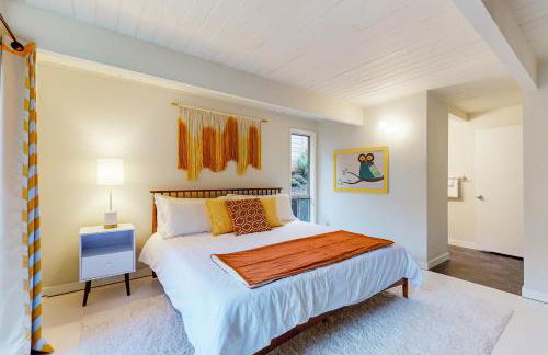 Mid-Century Marvel - Photo 12