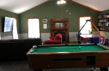 Gorgeous Vacation Cabin for Groups with Stylish Interior near Huntington, West Virginia - Foto 2