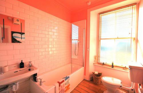 Bass View Cellardyke- contemporary coastal stay - Photo 27