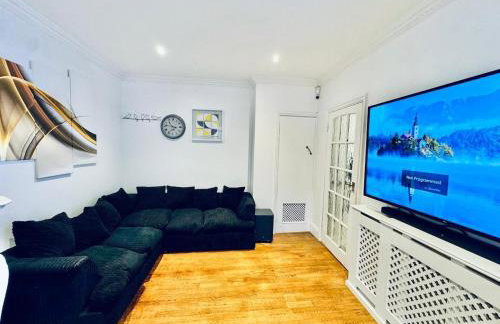 4-Bed Oasis Quiet Culde sac - Foto 1