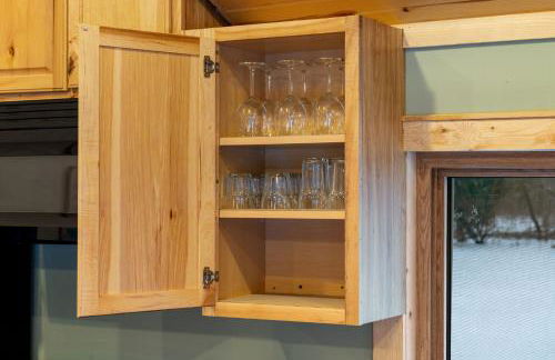 Cozy 3BR Cabin With Hot Tub on Nippersink Creek - Photo 39