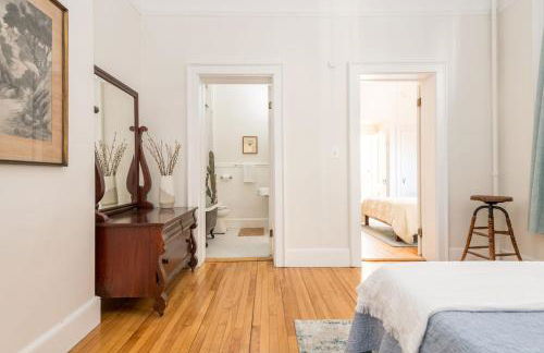 Local Landmark - Gorgeous Historic Home - Foto 23