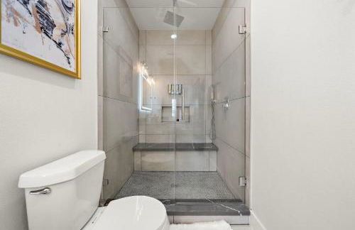 Near DT & Med Center Townhouse WiFi Games Pets - Foto 22