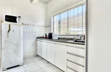 Ape Elegance com ar condicionado cama queen no centro - Foto 16