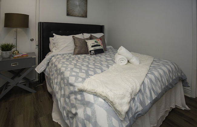 Amazing 4BR Celebrity Villa! Sleeps 8 by YouRent! - Foto 12