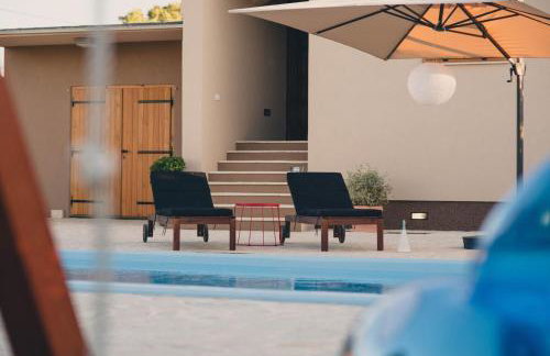 Cozy country home with heated outdoor pool - Photo 18