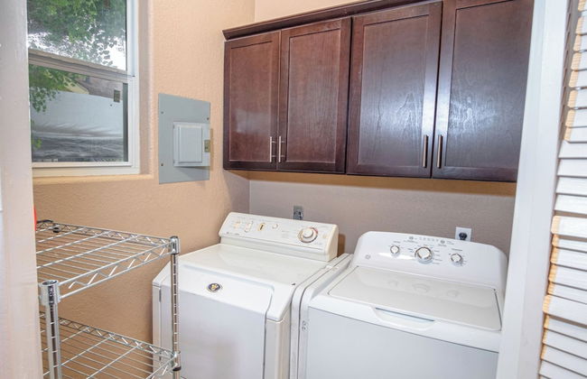 Large 3br/2ba Family Home W/patio Near Downtown! - Foto 22