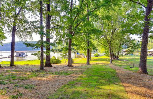 Waterfront Wheeler Lake Home with Furnished Deck - Photo 27